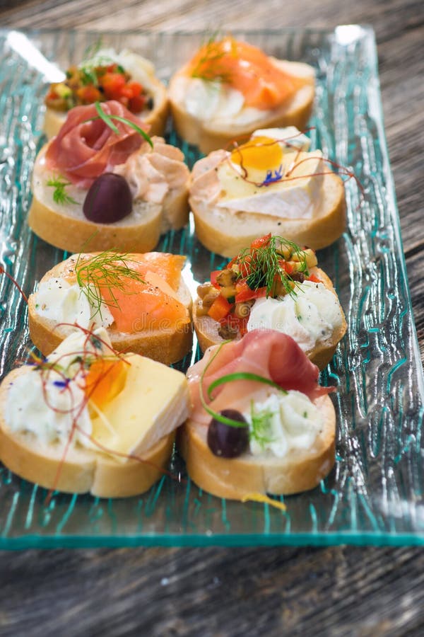 canapes immagine stock libera da diritti canapes immagine stock libera da diritti