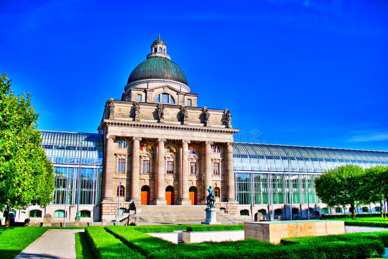 Cancillería Munich del estado - el ¼ de Staatskanzlei MÃ nchen imagen de archivo Cancillería Munich del estado - el ¼ de Staatskanzlei MÃ nchen imagen de archivo