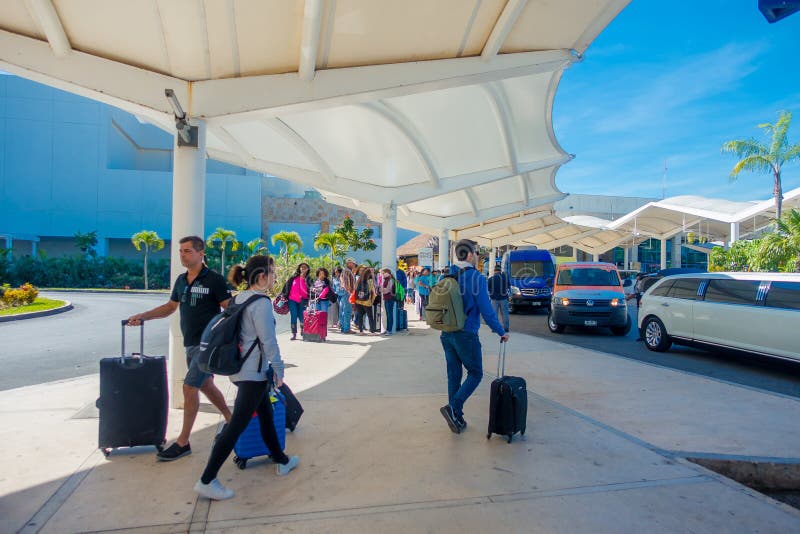 CANCUN, MEXICO - JANUARY 10, 2018: Unidentified people walking at the enter of Cancun International Airport, Mexico stock image CANCUN, MEXICO - JANUARY 10, 2018: Unidentified people walking at the enter of Cancun International Airport, Mexico stock image