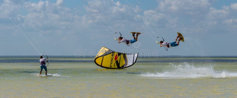CANCUN, МЕКСИКА - 02/18/2018: Adrenalin Kitesurf стоковая фотография CANCUN, МЕКСИКА - 02/18/2018: Adrenalin Kitesurf стоковая фотография