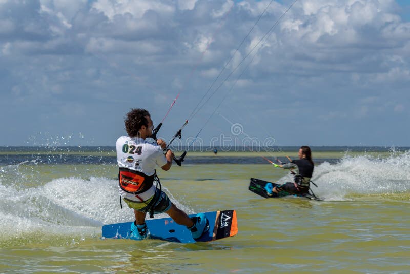 CANCUN, МЕКСИКА - 02/18/2018: Adrenalin Kitesurf стоковые фото CANCUN, МЕКСИКА - 02/18/2018: Adrenalin Kitesurf стоковые фото
