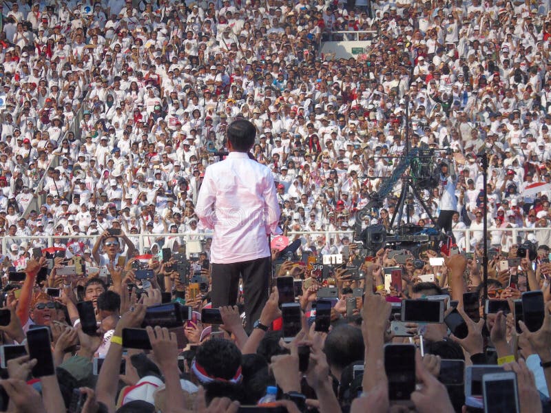 Candidates for President Joko Widodo Campaign in Front of Hundreds of ...
