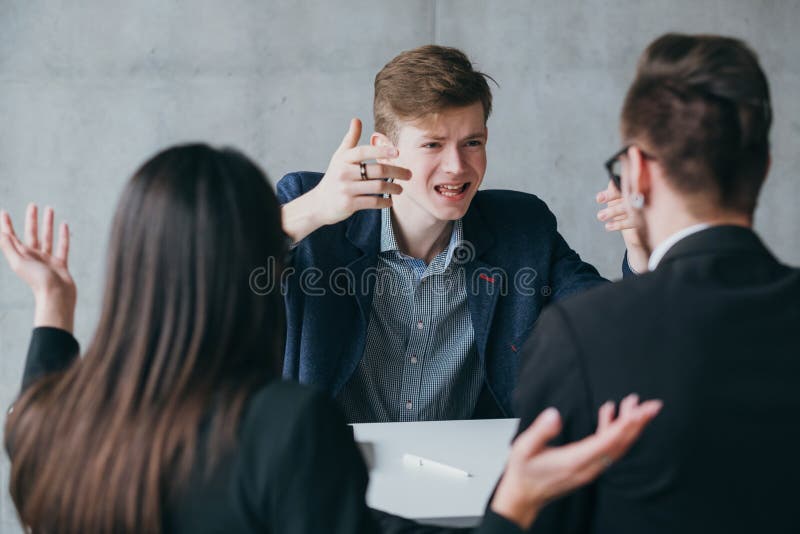 Candidato moderado curto falhado da entrevista de trabalho fotografia de stock Candidato moderado curto falhado da entrevista de trabalho fotografia de stock