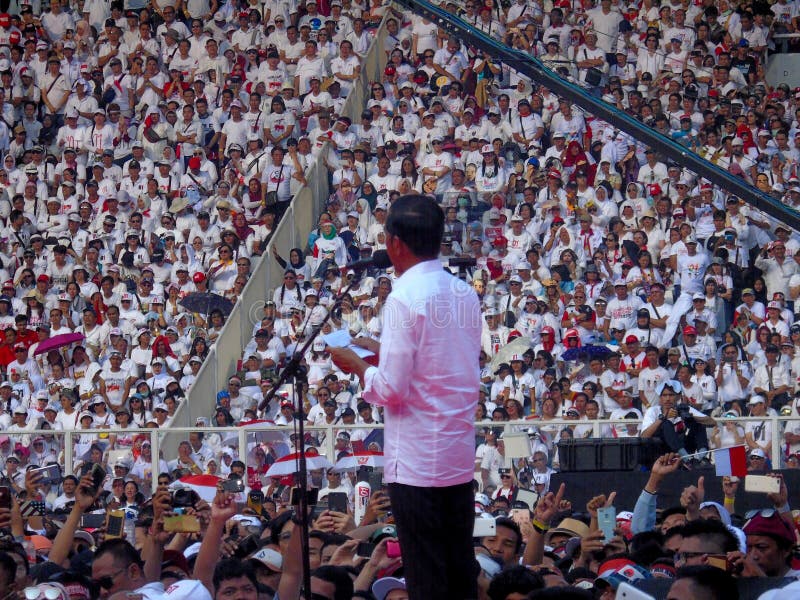Candidats pour la campagne du Pr?sident Joko Widodo devant des centaines de milliers de d?fenseurs ? GBK Senayan photo libre de droits Candidats pour la campagne du Pr?sident Joko Widodo devant des centaines de milliers de d?fenseurs ? GBK Senayan photo libre de droits