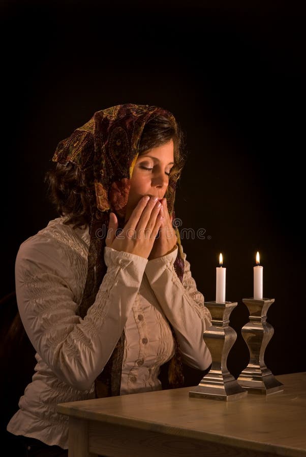 candles jewish over prays sabbath woman στοκ φωτογραφίες candles jewish over prays sabbath woman στοκ φωτογραφίες