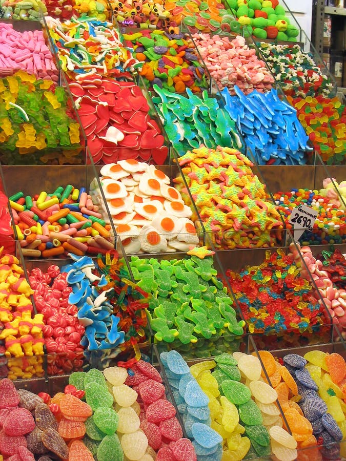 Diverso vistoso dulces sobre el dulce la tienda.