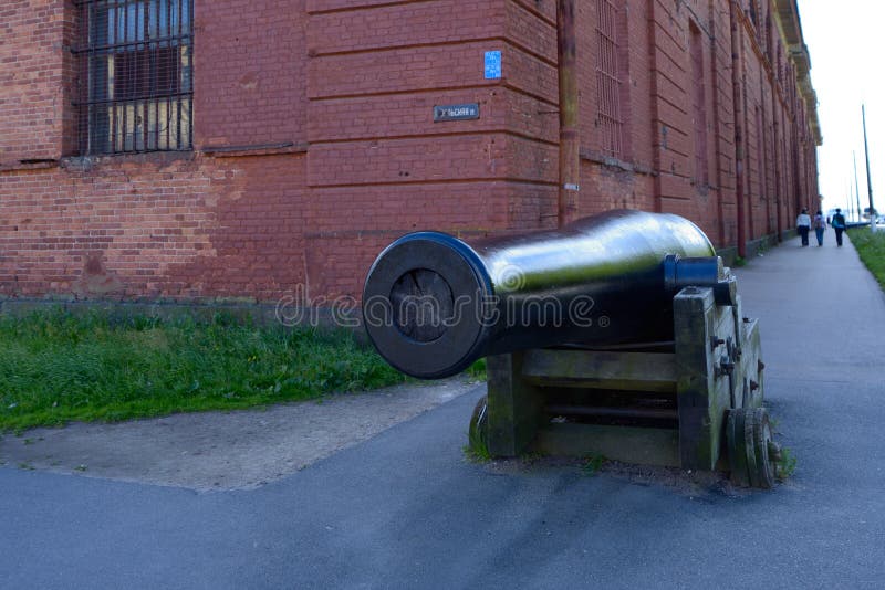 Canhão antigo do ferro de molde fotos de stock