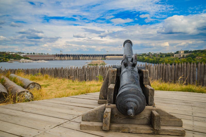 Canhão antigo de ferro fundido foto de stock