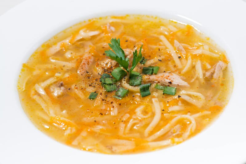 Canja de galinha com macarronetes de ovo, close up fotos de stock