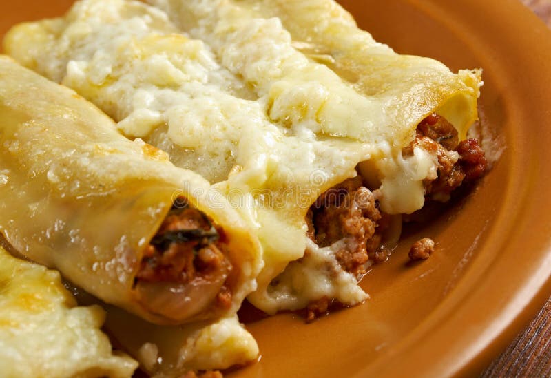 Каннеллони с говядиной