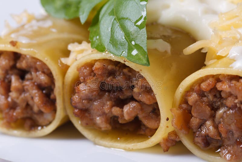 Cannelloni Con Carne, Salsa Besciamella, Formaggio E La Macro Del ...