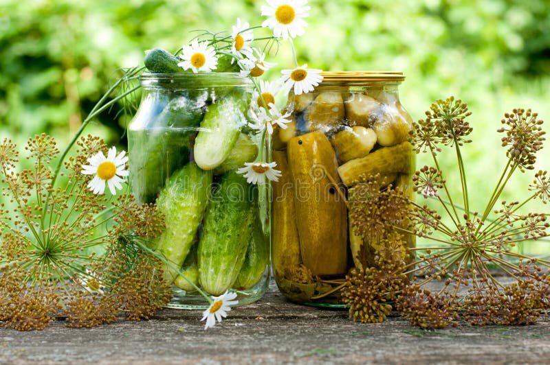 Canning cucumbers at home