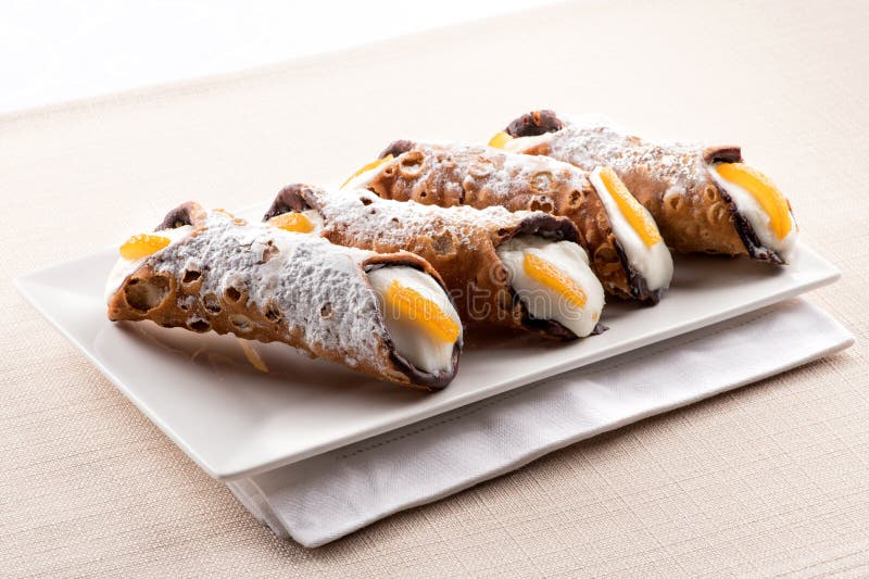 4 cannoli Sicilia или сицилийское cannoli стоковое фото 4 cannoli Sicilia или сицилийское cannoli стоковое фото