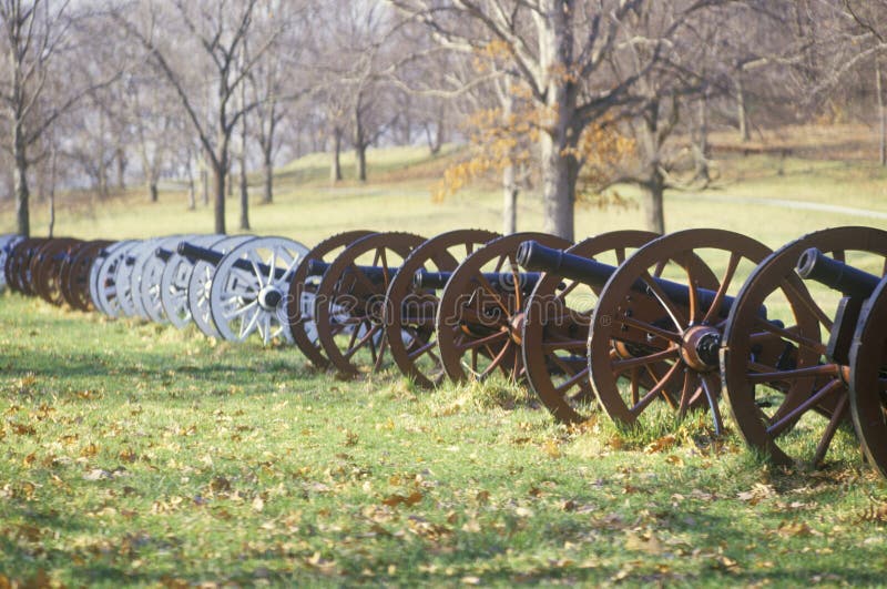 Cannoni al parco nazionale rivoluzionario ad alba, forgia della valle, PA di guerra immagini stock libere da diritti Cannoni al parco nazionale rivoluzionario ad alba, forgia della valle, PA di guerra immagini stock libere da diritti