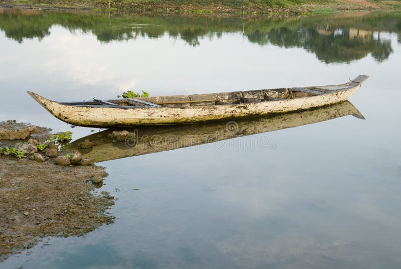 Canoa de cobertizo imágenes de archivo libres de regalías