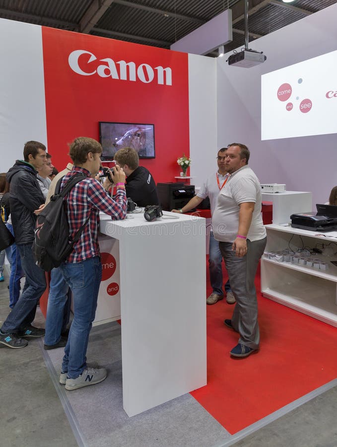 Canon-bedrijfcabine bij EEG 2015, de grootste elektronikahandel s royalty-vrije stock foto's Canon-bedrijfcabine bij EEG 2015, de grootste elektronikahandel s royalty-vrije stock foto's
