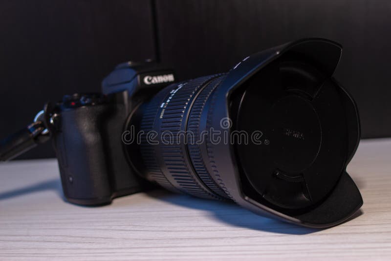 Canon eos m50 cyfrowa mirrorless kamera zdjęcie royalty free Canon eos m50 cyfrowa mirrorless kamera zdjęcie royalty free