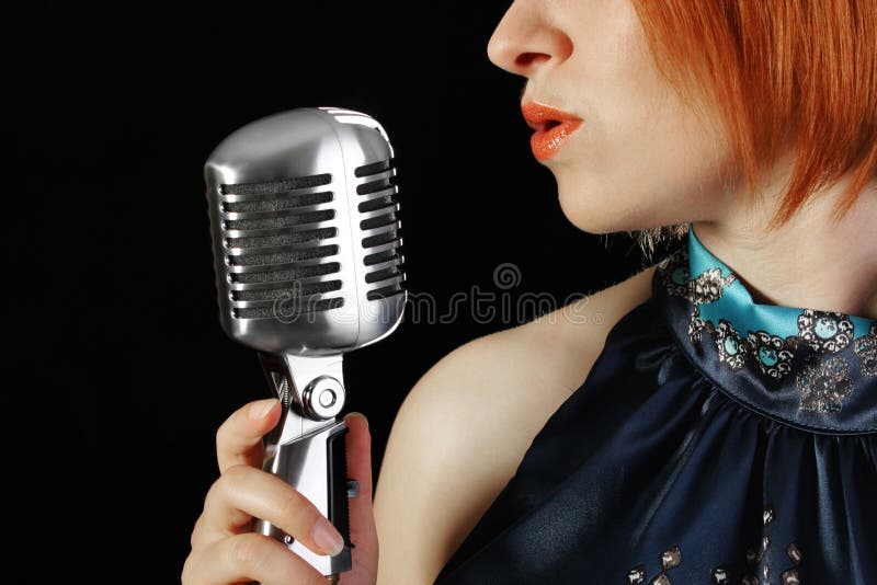 Cantante femminile di retro redhead fotografie stock libere da diritti