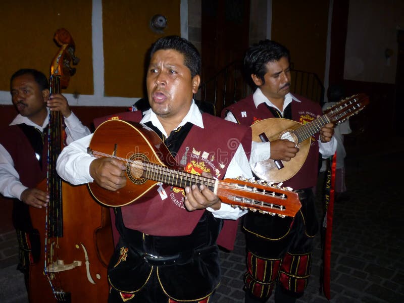 Cantantes Callejonadas-Mexicanos de la calle imagenes de archivo Cantantes Callejonadas-Mexicanos de la calle imagenes de archivo