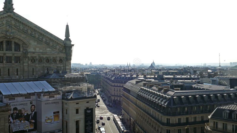 Cantidad Panorámica En 4k Con París De La Terraza De Galeries Lafayette