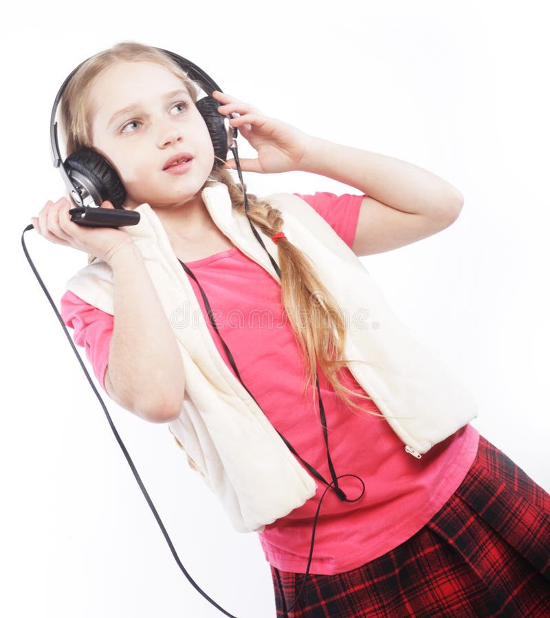 Canto da música dos auscultadores da menina da dança fotografia de stock royalty free Canto da música dos auscultadores da menina da dança fotografia de stock royalty free