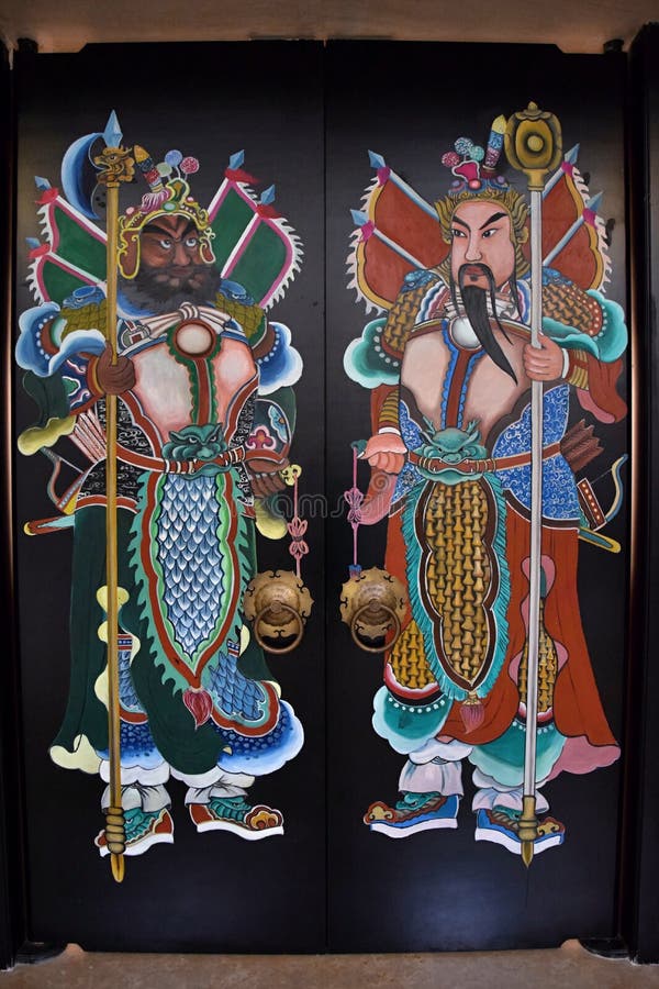 CANTON, CHINE, VERS EN DÉCEMBRE 2016 : La peinture des dieux de porte dans la religion folklorique chinoise