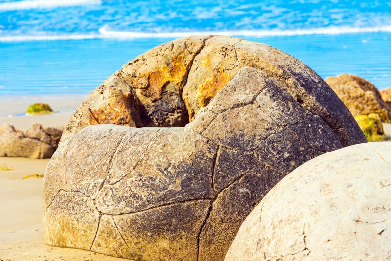 Cantos rodados de Moeraki en la playa en la región de Otago, Nueva Zelanda de Koyokokha imagen de archivo libre de regalías Cantos rodados de Moeraki en la playa en la región de Otago, Nueva Zelanda de Koyokokha imagen de archivo libre de regalías