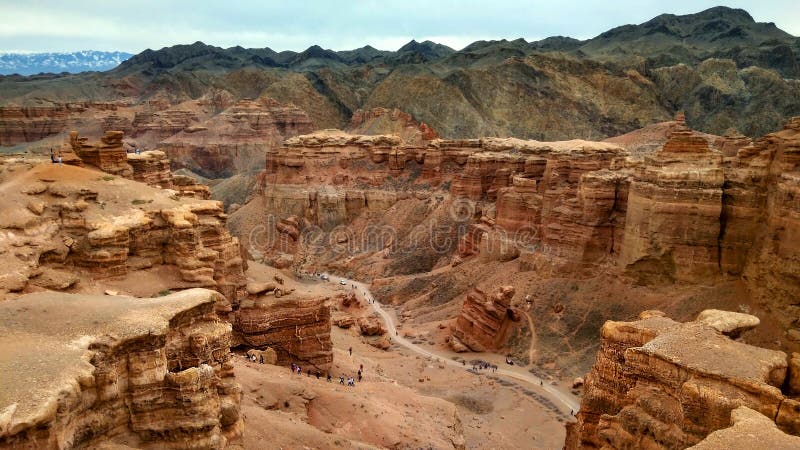CANYON COLORATO, TONO CALDO Cielo nuvoloso immagini stock libere da diritti CANYON COLORATO, TONO CALDO Cielo nuvoloso immagini stock libere da diritti