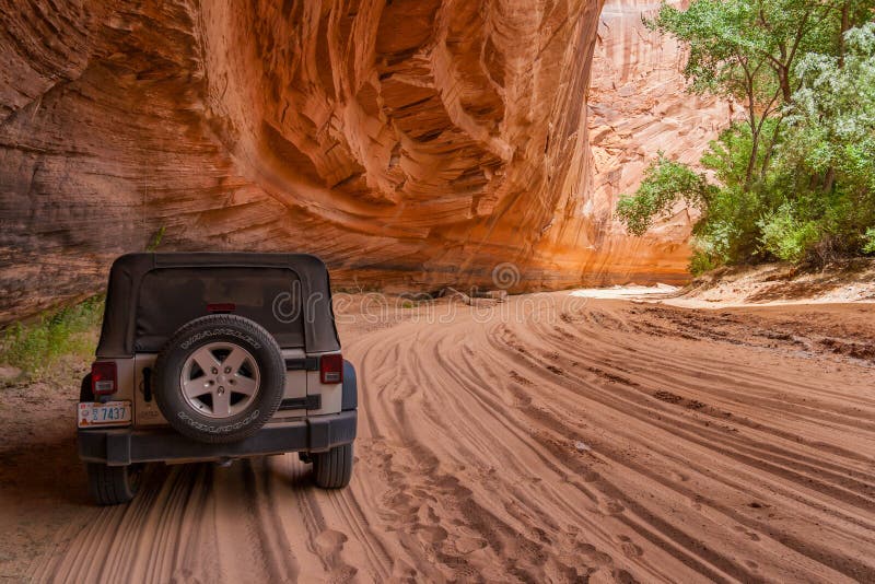 Canyon de Chelly, ATV sulla pista sabbiosa fotografia stock libera da diritti Canyon de Chelly, ATV sulla pista sabbiosa fotografia stock libera da diritti