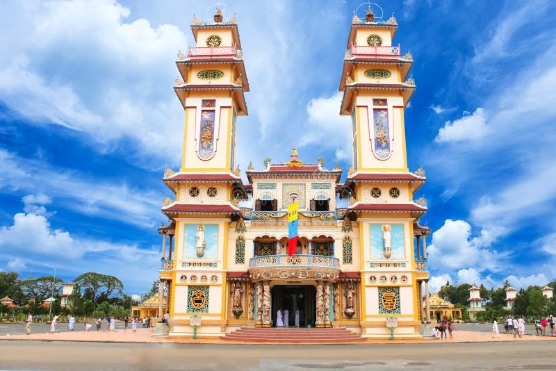 Cao Dai Temple i det Tay Ninh landskapet, Vietnam royaltyfri foto Cao Dai Temple i det Tay Ninh landskapet, Vietnam royaltyfri foto