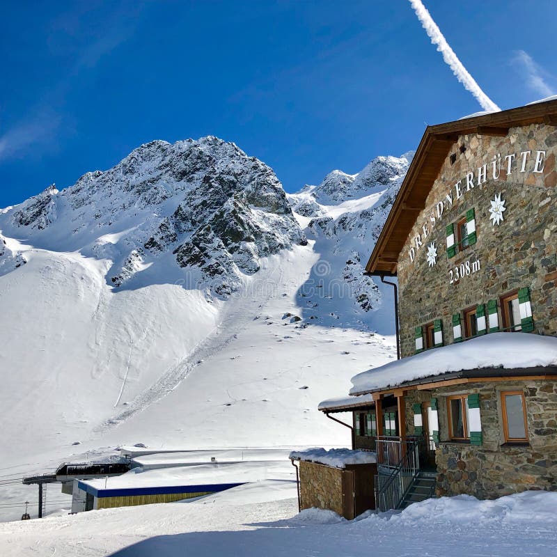 Capanna alpina Dresdner Huette in Stubai immagine stock libera da diritti Capanna alpina Dresdner Huette in Stubai immagine stock libera da diritti