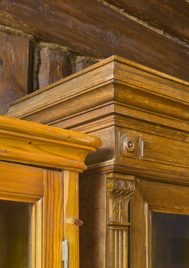 Detalle De Madera De La Esquina De La Puerta De Gabinete Imagen de