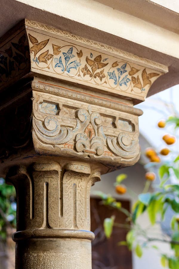 Capitel árabe. Siglo X foto de archivo. Imagen de detalle 25613438