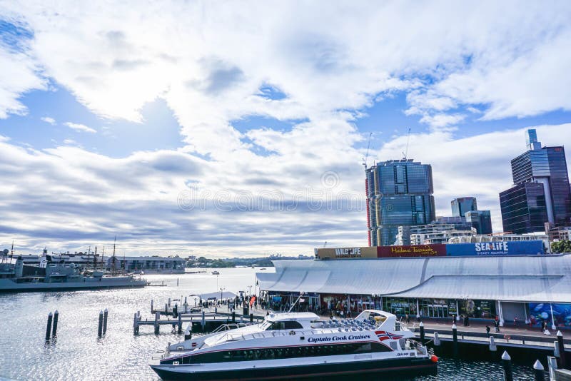 Capitani il bacino di Cruises del cuoco a Darling Harbour per l'entrata turistica fotografie stock