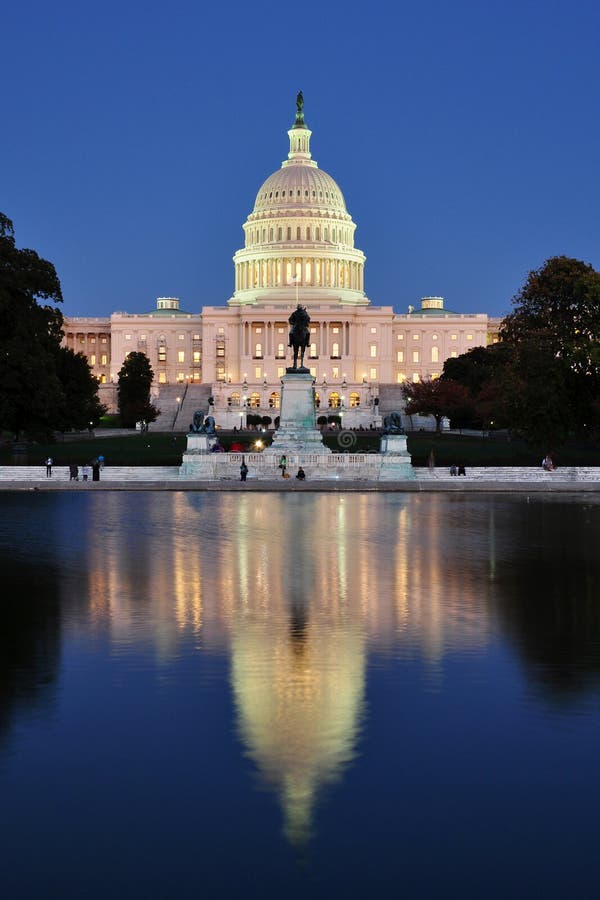 Capitolio de Estados Unidos con la piscina de reflejo