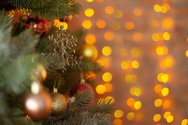 Immagini Natalizie Oro.Capodanno Natale Background Spruzzo Decorazioni Natalizie Rosso Verde Oro Luci Bokeh Concerto Festivo 2019 2020 2021 Fotografia Stock Immagine Di Cheerful Polvere 164573002