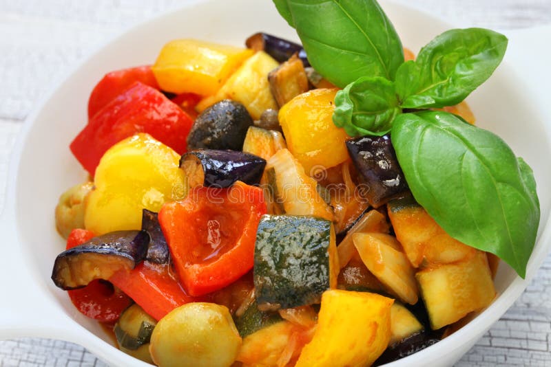 Caponata, Stufato Di Verdure Della Melanzana Italiana Fotografia Stock ...