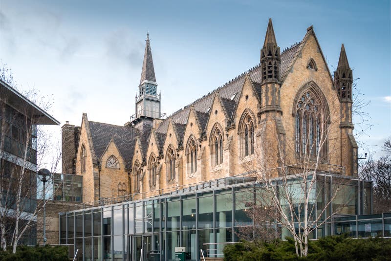 Cappella della scuola di commercio dell'università di Leeds immagini stock libere da diritti Cappella della scuola di commercio dell'università di Leeds immagini stock libere da diritti
