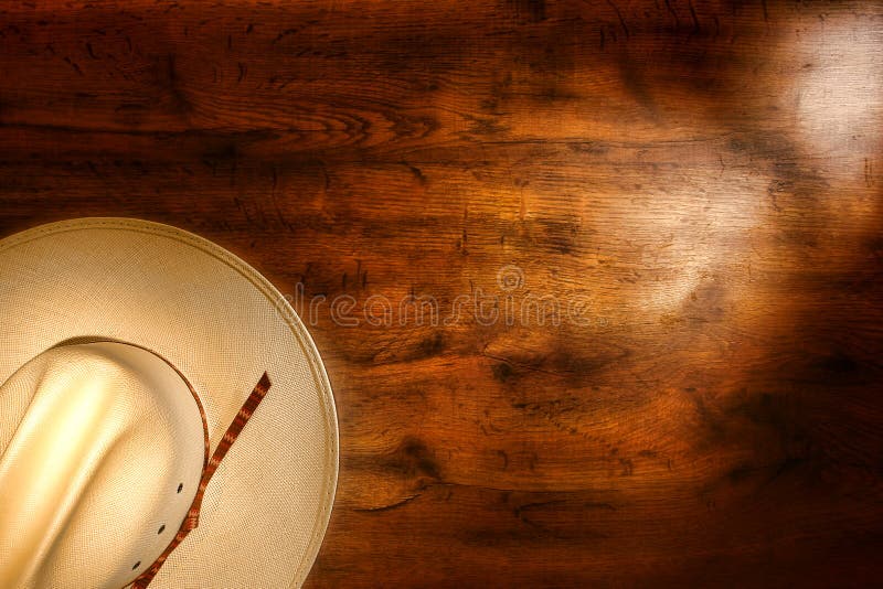 Cappello ad ovest americano del cowboy del rodeo sul vecchio legno di Grunge immagine stock libera da diritti Cappello ad ovest americano del cowboy del rodeo sul vecchio legno di Grunge immagine stock libera da diritti