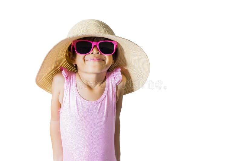 Cappello d'uso ed occhiali da sole della bambina timida immagini stock libere da diritti Cappello d'uso ed occhiali da sole della bambina timida immagini stock libere da diritti