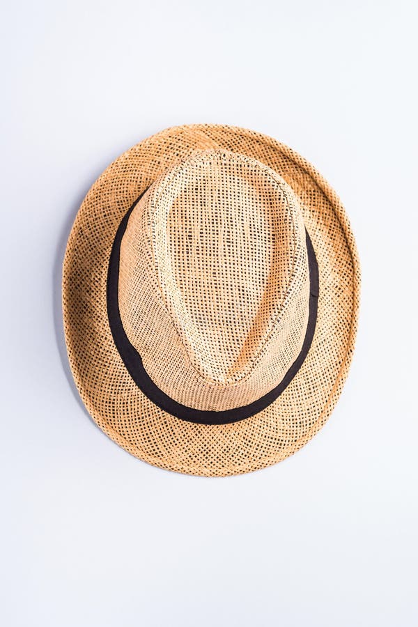 Cappello di paglia su fondo grigio neutrale immagini stock Cappello di paglia su fondo grigio neutrale immagini stock