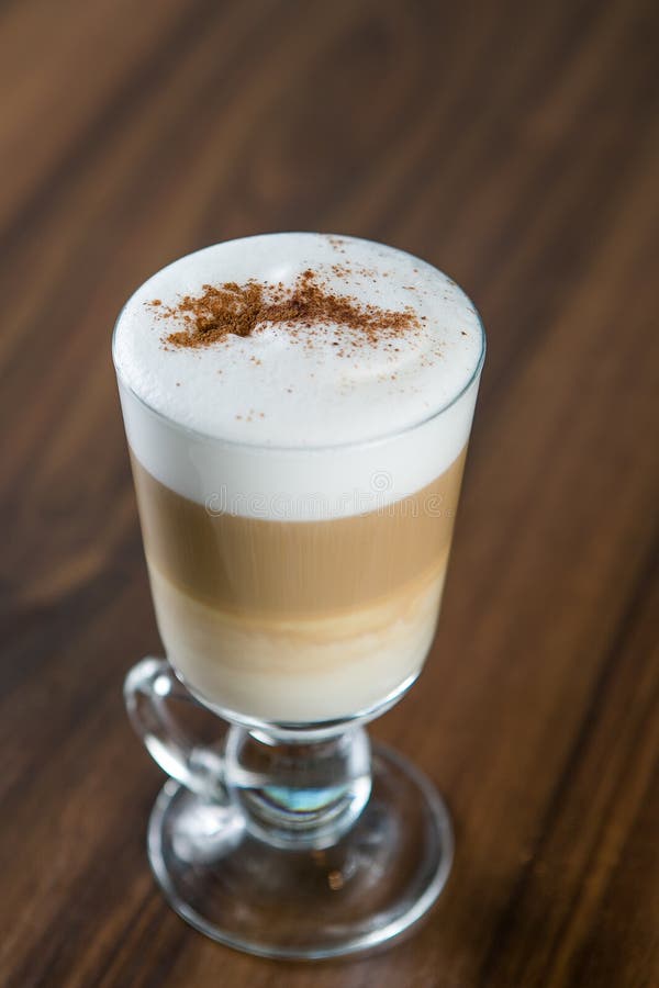 Cappuccino écumeux et posé photo stock Cappuccino écumeux et posé photo stock
