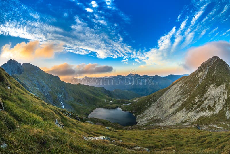 Capra See. Fagaras-Berge, Rumänien stockfotografie Capra See. Fagaras-Berge, Rumänien stockfotografie
