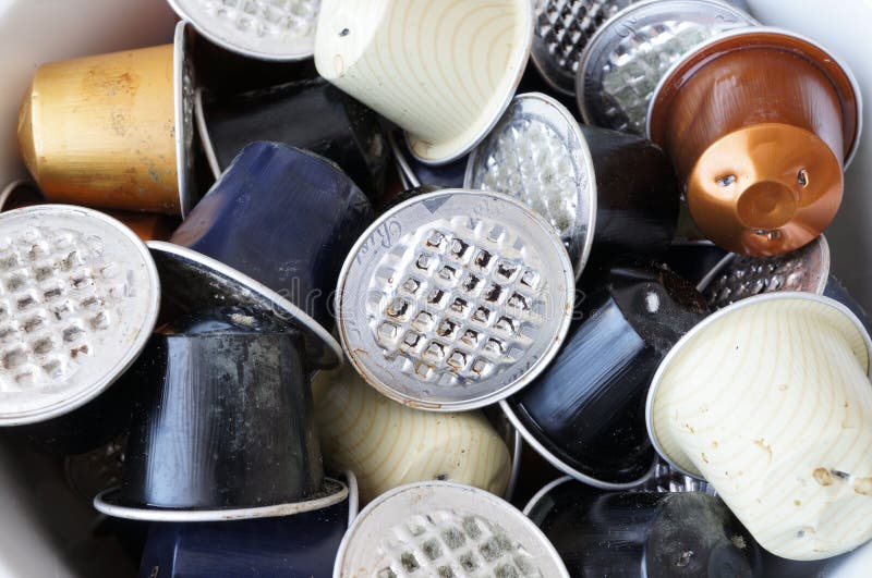 Capsule usate del caffè di marca di Nespresso fotografia stock libera da diritti Capsule usate del caffè di marca di Nespresso fotografia stock libera da diritti