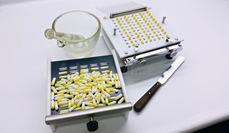 Capsules compounding in the pharmacy laboratory