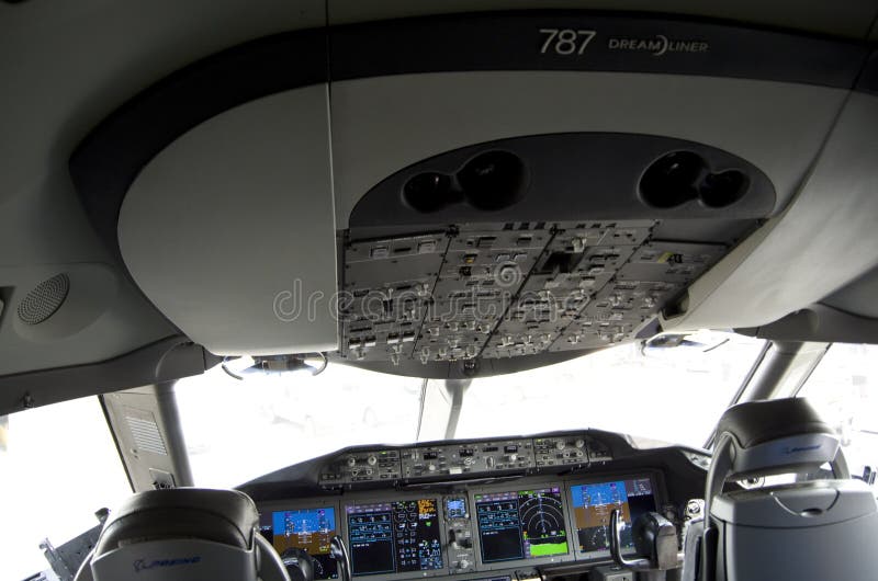 The Captains seat in the cockpit of the Boeing 787