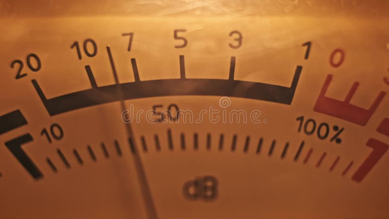 Capture de macro d'un compteur VU avec échelle brillante banque de vidéos