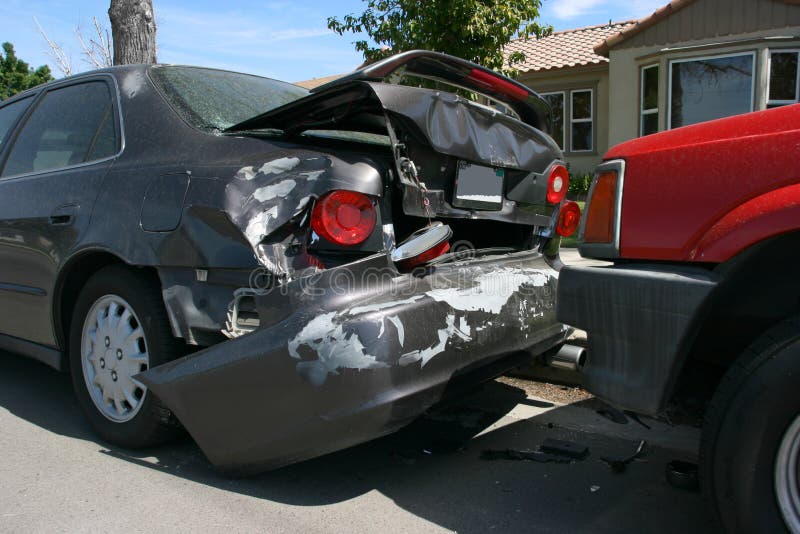 Auto accidente sobre el calles.