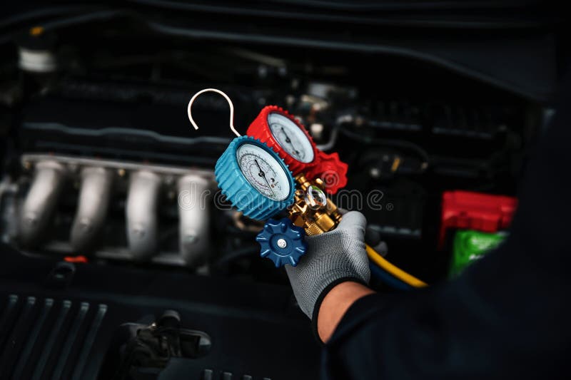 https://thumbs.dreamstime.com/b/car-care-maintenance-service-hand-technician-auto-mechanic-using-measuring-manifold-gauge-check-refrigerant-filling-air-271729582.jpg