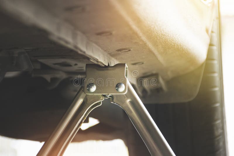 Old Jack car lift stock image. Image of lift, bolts, hydraulics 34202165